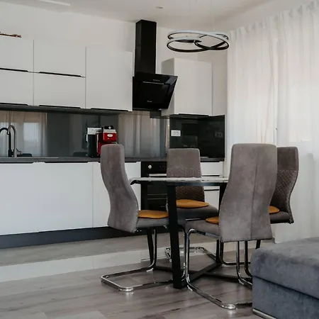 Modern With Terrace - Two Bedroom With Terrace Appartement *